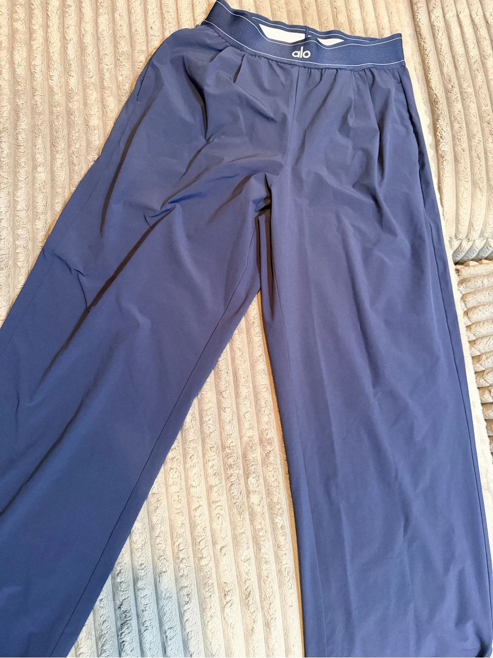 ALO Yoga Navy Wide-Leg women Joggers